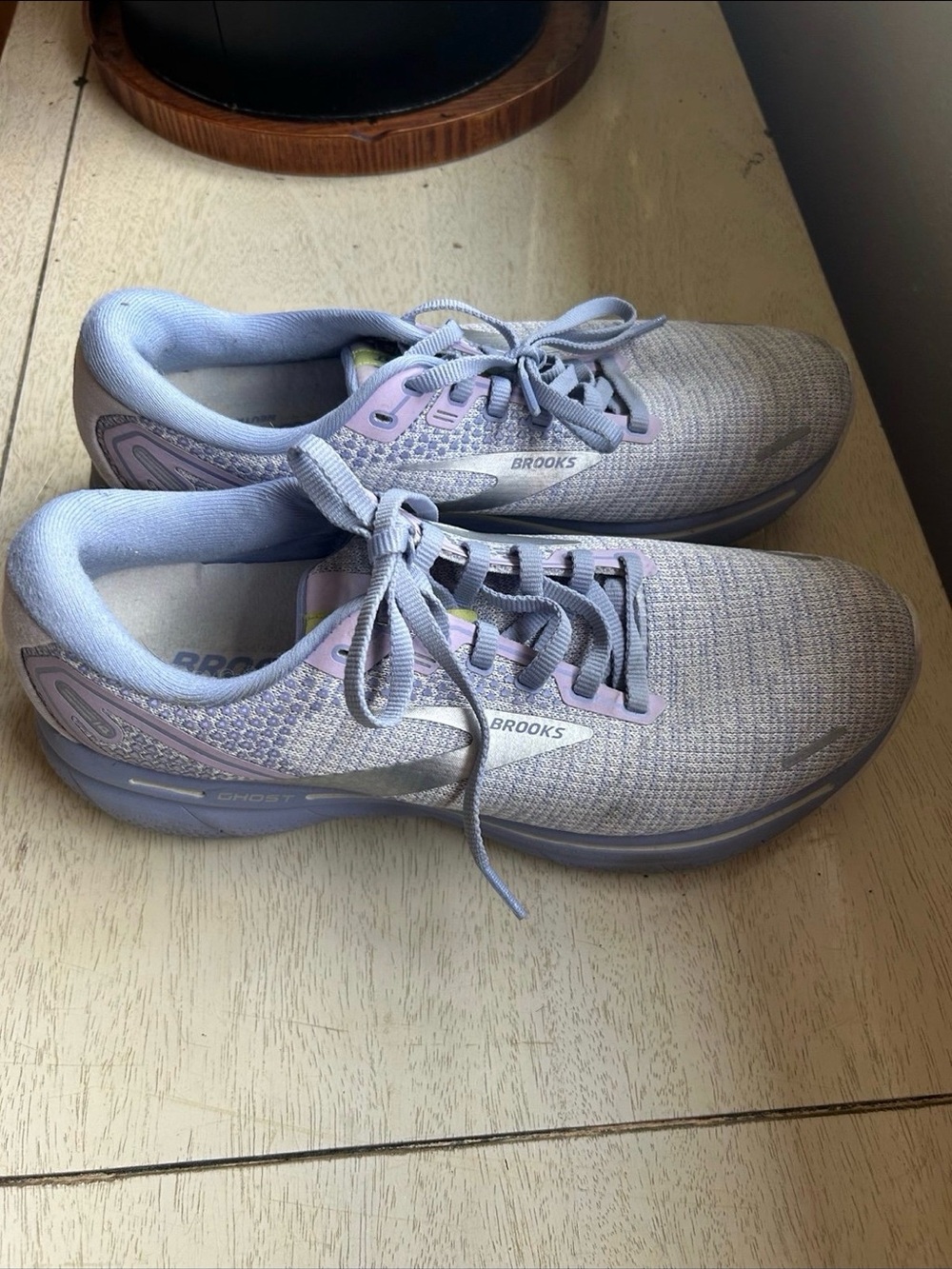 Brooks Women's Athletic Shoes in Pale Lavender and Light Gray